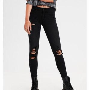 AE BLACK DISTRESSED JEGGINGS
